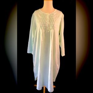 Miss Elaine Ladies Gown Size Medium